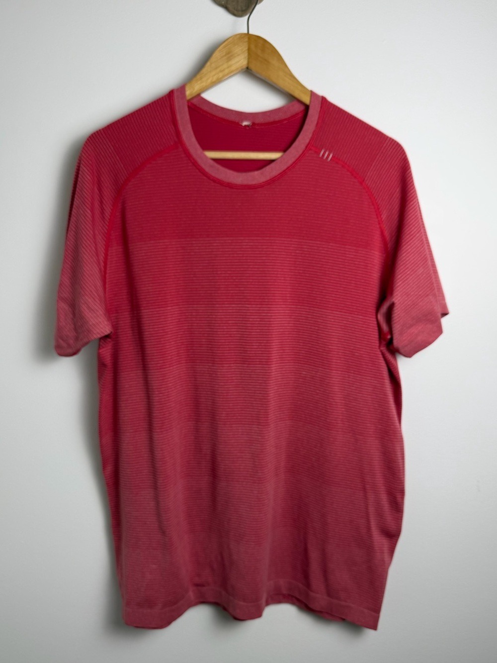 Lululemon Metal Vent Tech Red Striped Short Sleeve Tee Size Large